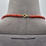 Splendida Collana in Corallo Sciacca con chiusura in oro, un gioiello made in italy di Patricia Oro Creations, perfetto per un regalo prezioso. (Vista 2)
