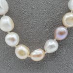 Splendida collana di perle barocche, un gioiello di lusso perfetto per un'occasione speciale. (Vista 2)