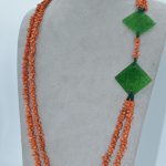 Splendida collana da donna con corallo e giada verde, gioielli made in italy di Patricia Oro Creations, un'idea regalo preziosa. (Vista 2)