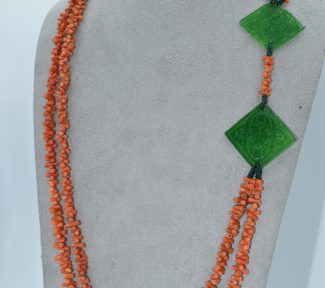 Splendida collana da donna con corallo e giada verde, gioielli made in italy di Patricia Oro Creations, un'idea regalo preziosa. (Vista 2)