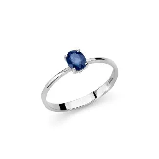 Miluna Oval Blue Sapphire Ring in 18kt Gold