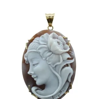 Oval Cameo Pendant in 18kt Gold with Female Profile