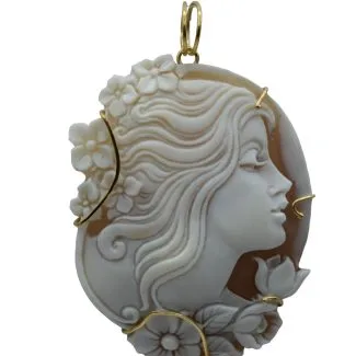 Oval Cameo Pendant on Shell with Female Face in 18kt Gold