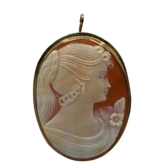 Oval Cameo Pendant or Brooch in 18kt Gold