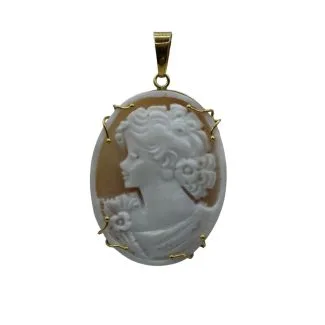 Oval Cameo Pendant with Female Face in 18kt Gold