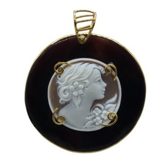 Oval Cameo Pendant 18kt Gold with Female Profile