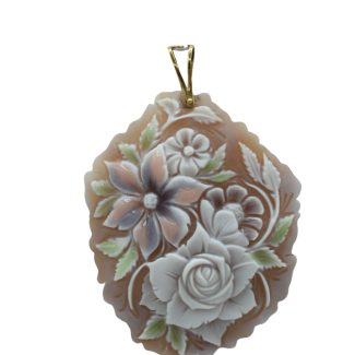 Oval Flower Cameo Pendant in 18kt Gold