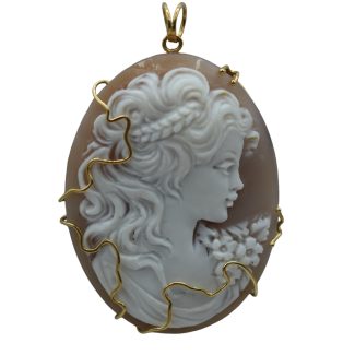 18kt Gold Cameo Pendant
