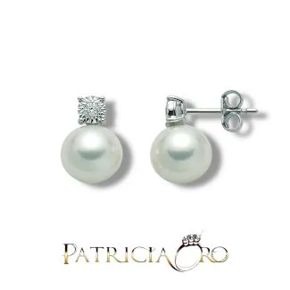 Miluna Earrings in 18kt Gold with Freshwater Pearls and Diamonds