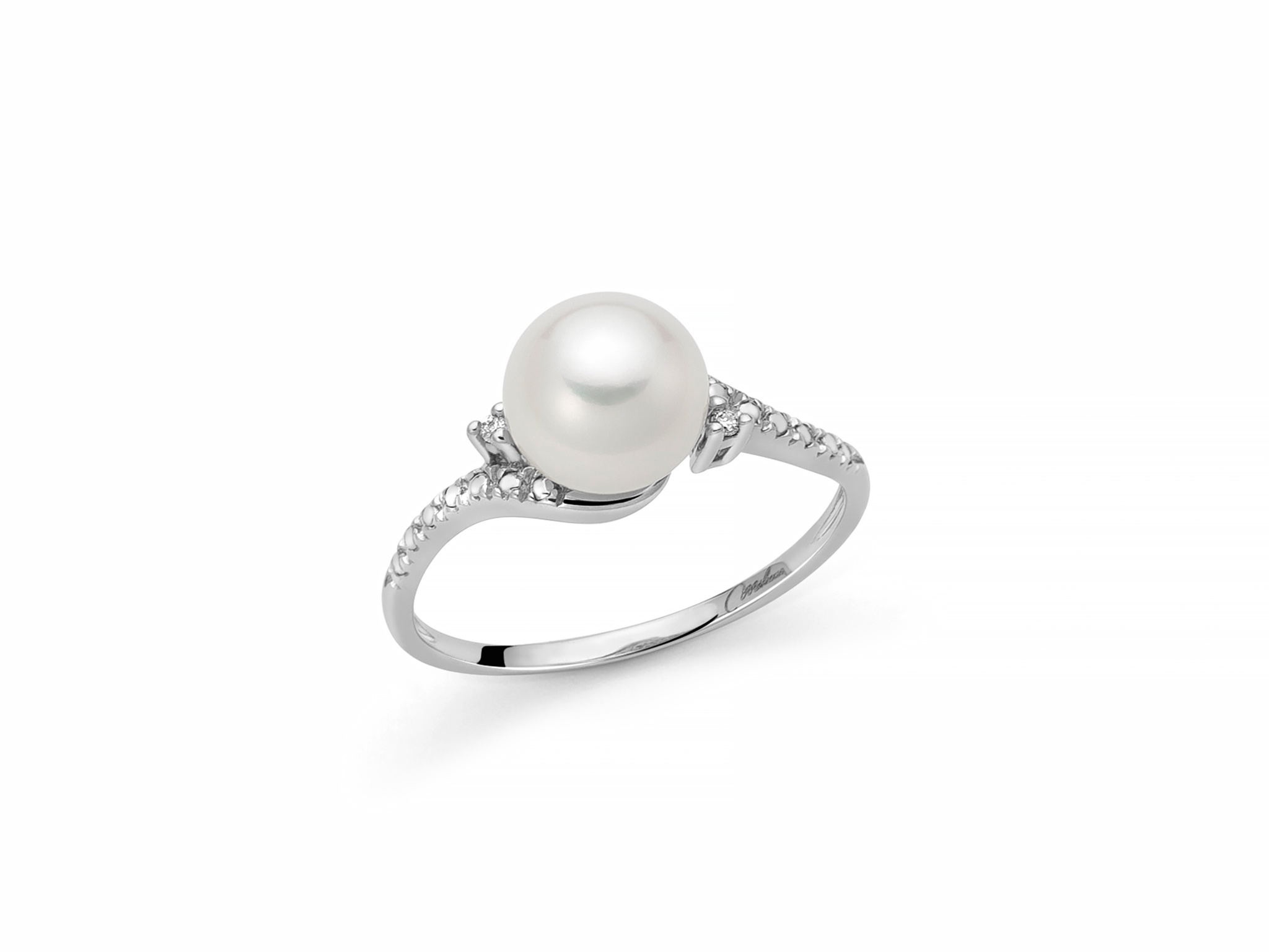 L'anello Miluna in oro bianco, perle e diamanti: un gioiello di lusso che incarna l'eleganza senza tempo. Perfetto per chi cerca un'idea regalo preziosa.