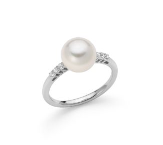 Anello Miluna con perla e diamanti: un gioiello di lusso per celebrare l'eleganza e la raffinatezza.