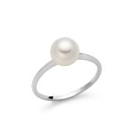 L'Anello Miluna con Perla Oriente: un gioiello di lusso che incarna l'eleganza senza tempo, perfetto per un'idea regalo preziosa.