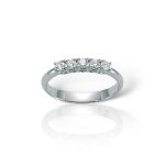 L'Anello Veretta Miluna con Diamanti: un capolavoro di eleganza e brillantezza, perfetto per chi cerca gioielli diamanti di alta qualità.