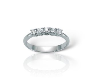 L'Anello Veretta Miluna con Diamanti: un capolavoro di eleganza e brillantezza, perfetto per chi cerca gioielli diamanti di alta qualità.