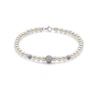 Bracciale Miluna Perle Boule Oro 18k: un gioiello di lusso che incarna l'eleganza e la maestria artigianale italiana.