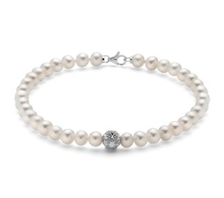 Bracciale Miluna di Perle Oriente e Oro 18kt: un gioiello di lusso che incarna l'eleganza autentica e la raffinatezza dell'alta gioielleria italiana.