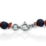 Bracciale da uomo Patricia Oro Creations con corallo Sciacca e pietra lavica, un gioiello made in italy di alta qualità. (Vista 2)