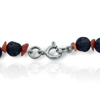 Bracciale da uomo Patricia Oro Creations con corallo Sciacca e pietra lavica, un gioiello made in italy di alta qualità. (Vista 2)