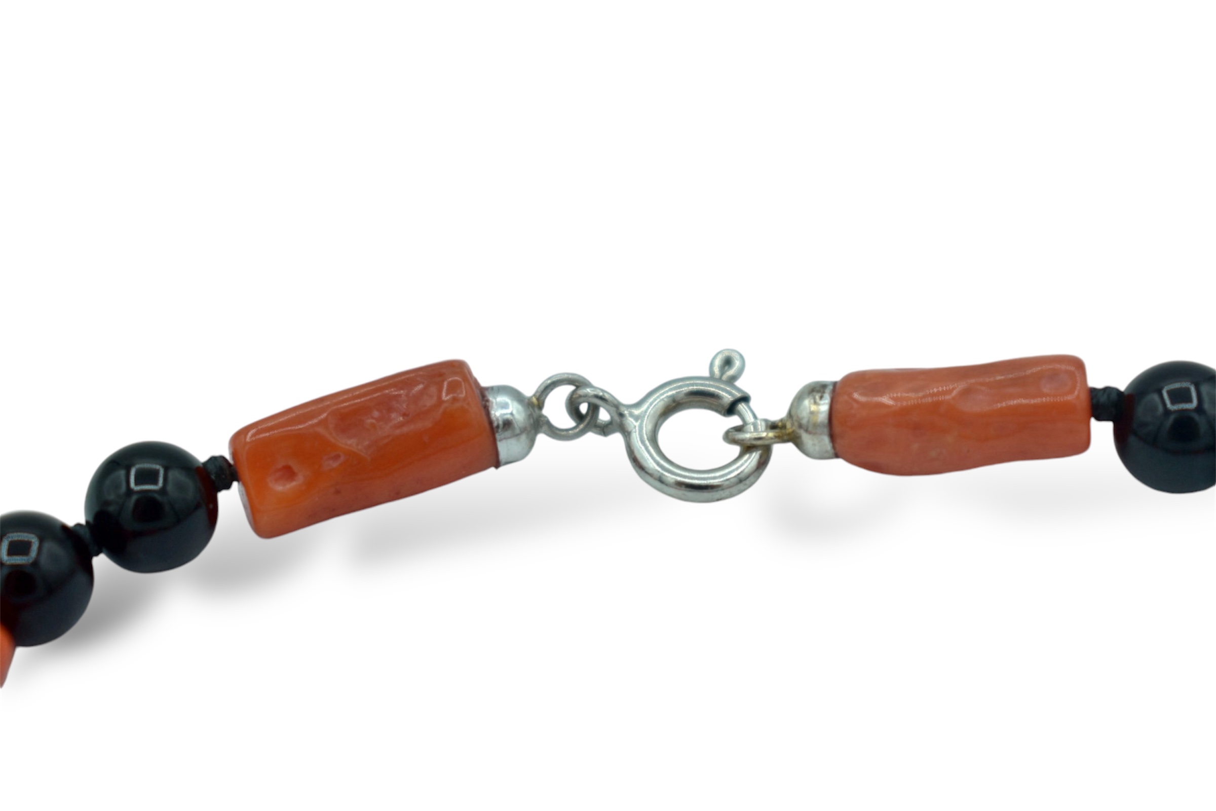 Bracciale da uomo Patricia Oro Creations con Corallo Sciacca e Onice, un gioiello made in italy di alta manifattura. (Vista 2)