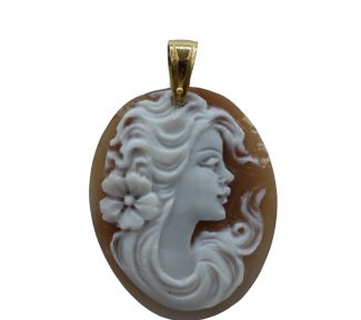 Splendido ciondolo cammeo da donna con montatura in argento, un gioiello made in italy di alta qualità e design raffinato.