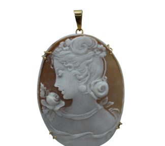 Splendido Ciondolo Cammeo da Donna con montatura in oro, un gioiello made in italy di alta gioielleria, perfetto come idea regalo preziosa.
