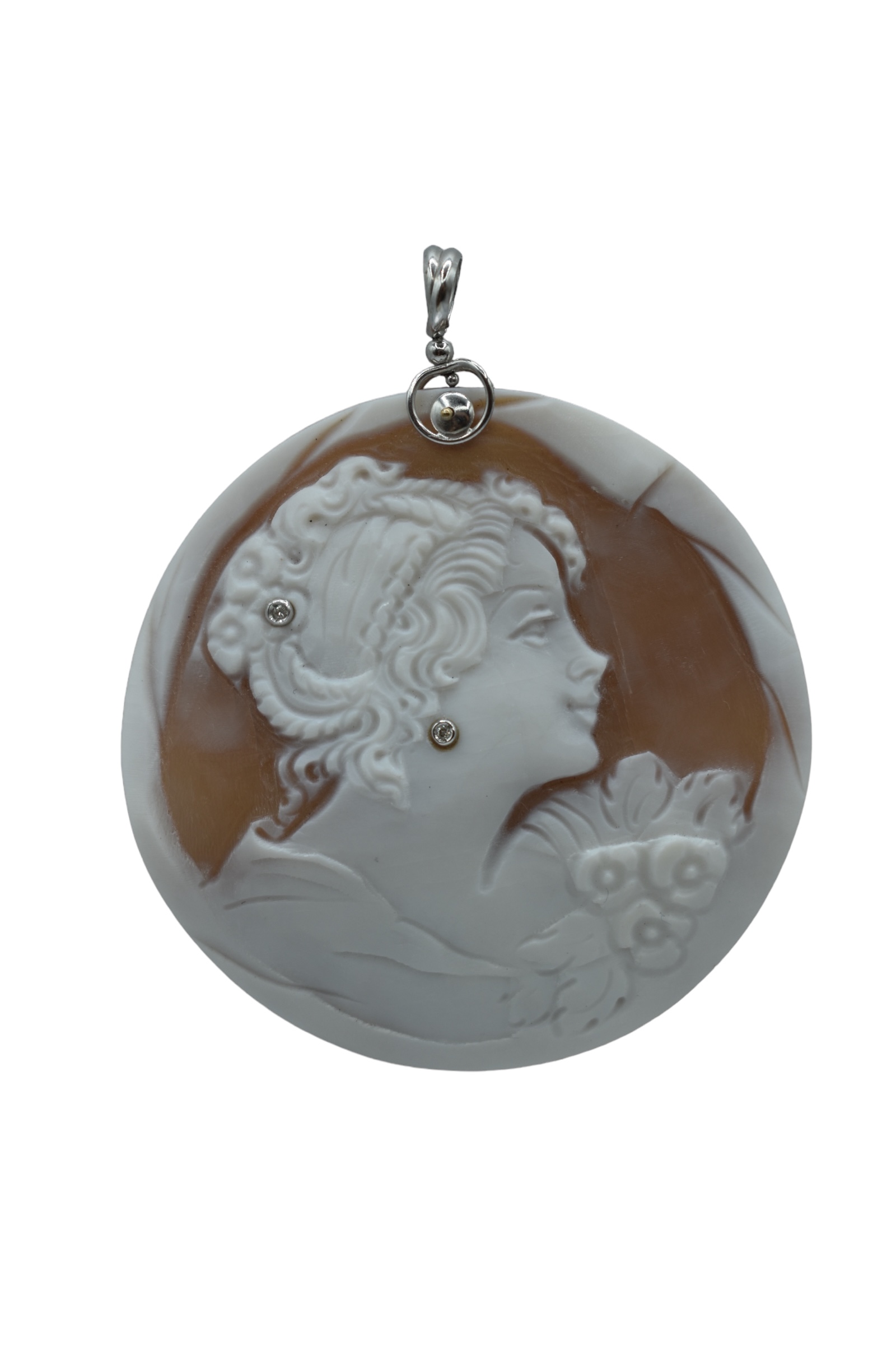 Splendido Ciondolo Cammeo da Donna con montatura in oro, un gioiello made in italy di alta gioielleria, perfetto come idea regalo preziosa.