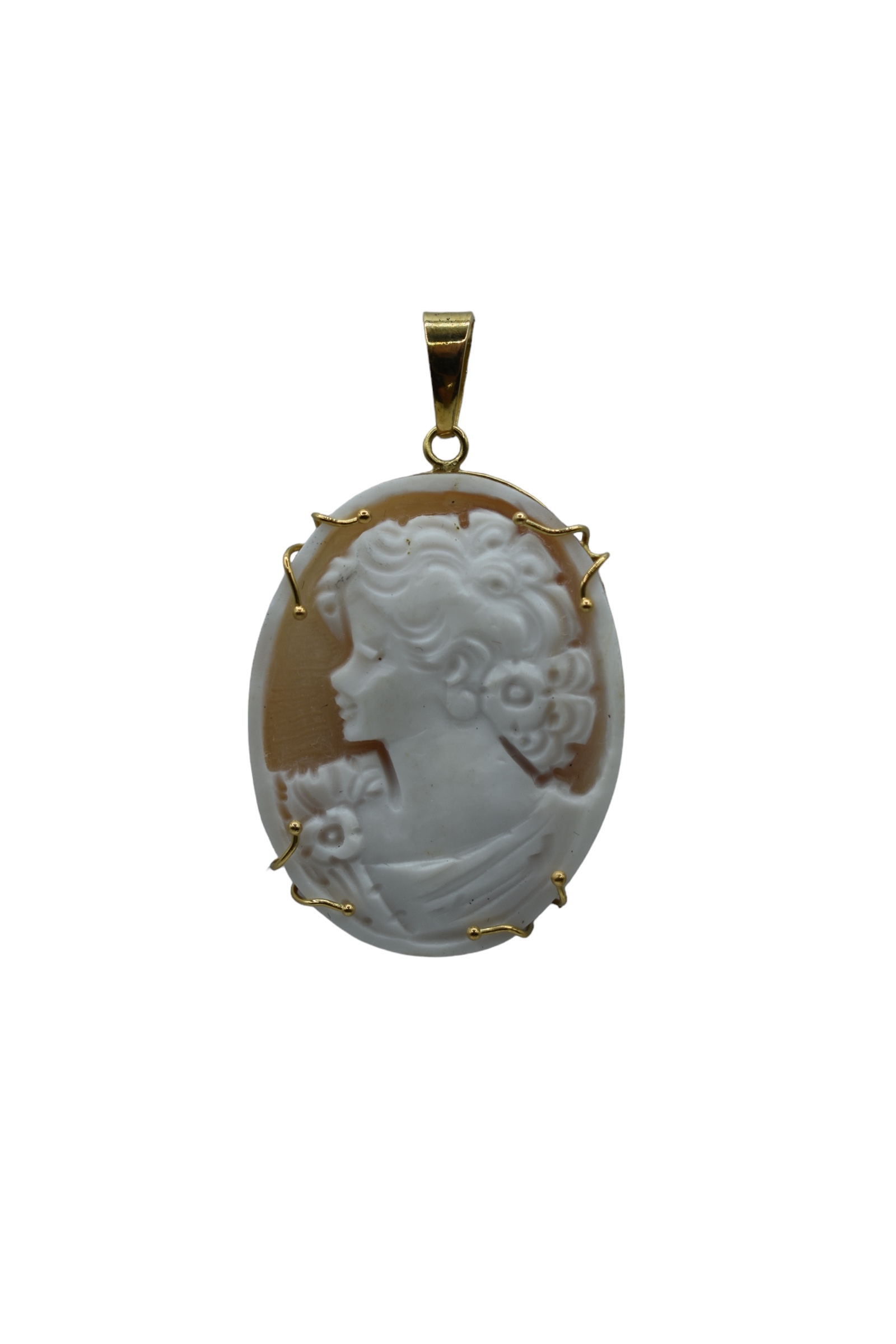 Splendido Ciondolo Cammeo da Donna con montatura in oro, un gioiello made in italy di alta gioielleria, perfetto come idea regalo preziosa.