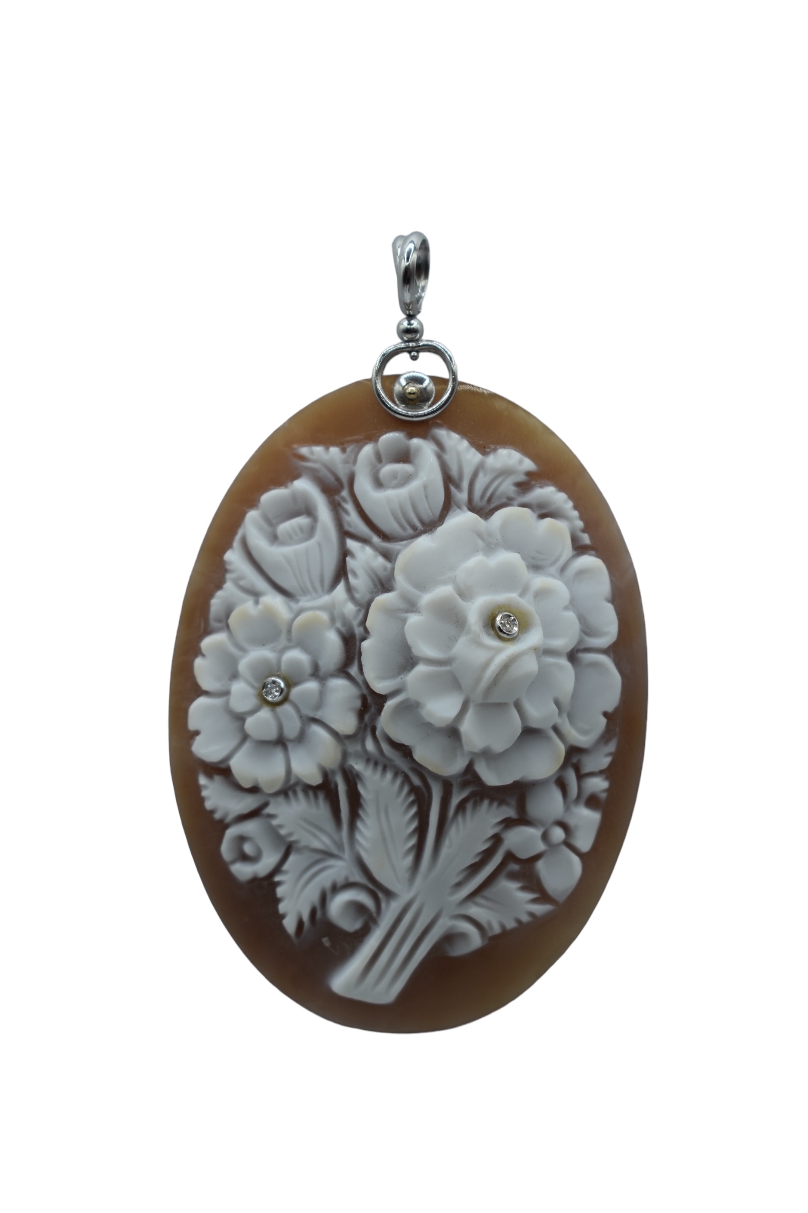 Splendido Ciondolo Cammeo Fiori con diamanti e montatura in oro, un gioiello di lusso per un'idea regalo preziosa.