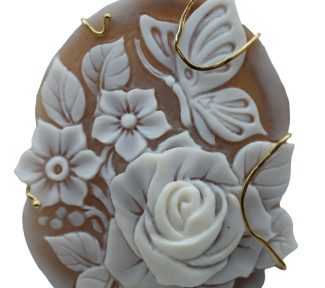 Splendido Ciondolo Cammeo con Fiori in Montatura d'Oro, un capolavoro di gioielleria made in italy, perfetto per un regalo prezioso.