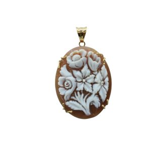 Splendido Ciondolo Cammeo con Fiori in Montatura d'Oro, un capolavoro di gioielli made in italy, perfetto per un regalo prezioso.