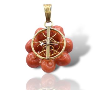 Ciondolo Corallo Sciacca Frutta e Fiori, un gioiello made in italy di Patricia Oro Creations, un'opera d'arte di alta gioielleria. (Vista 2)