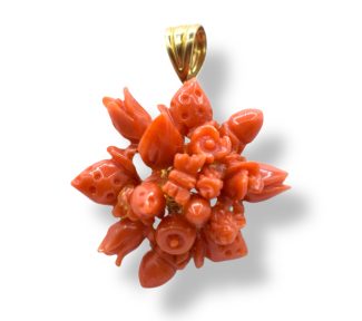 Splendido Ciondolo Corallo Sciacca Frutta e Fiori, un capolavoro di gioielli made in italy.