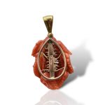 Splendido Ciondolo Corallo Sciacca Frutta e Fiori in Oro, un gioiello made in italy di Patricia Oro Creations, perfetto per un regalo prezioso. (Vista 2)