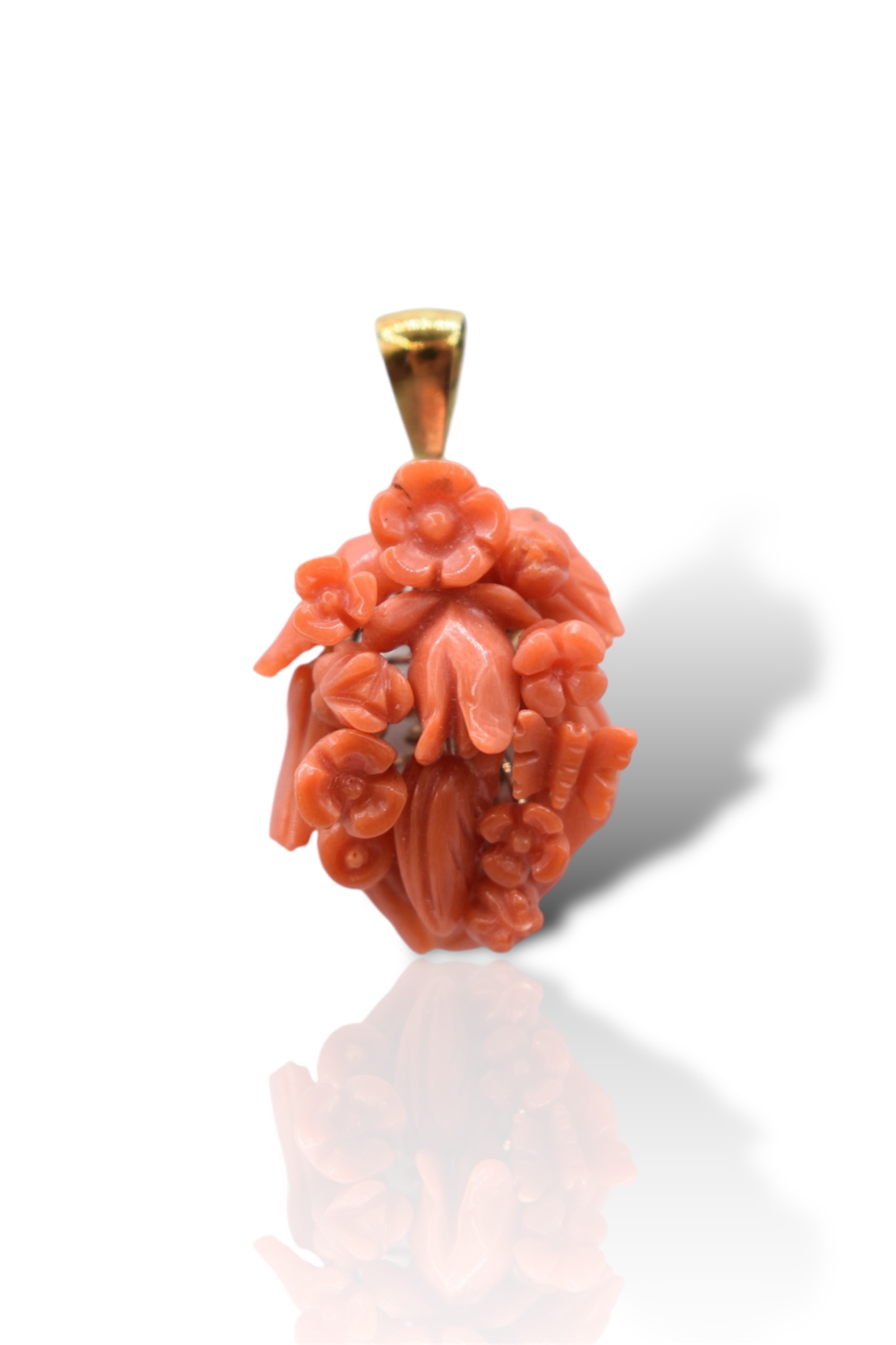 Splendido Ciondolo Corallo Sciacca Frutta e Fiori in Oro, un gioiello made in italy di Patricia Oro Creations, perfetto per un regalo prezioso.