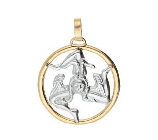 Scopri l'eleganza senza tempo del Ciondolo Trinacria in Oro 18k Bicolore, un gioiello made in italy di alta gioielleria.