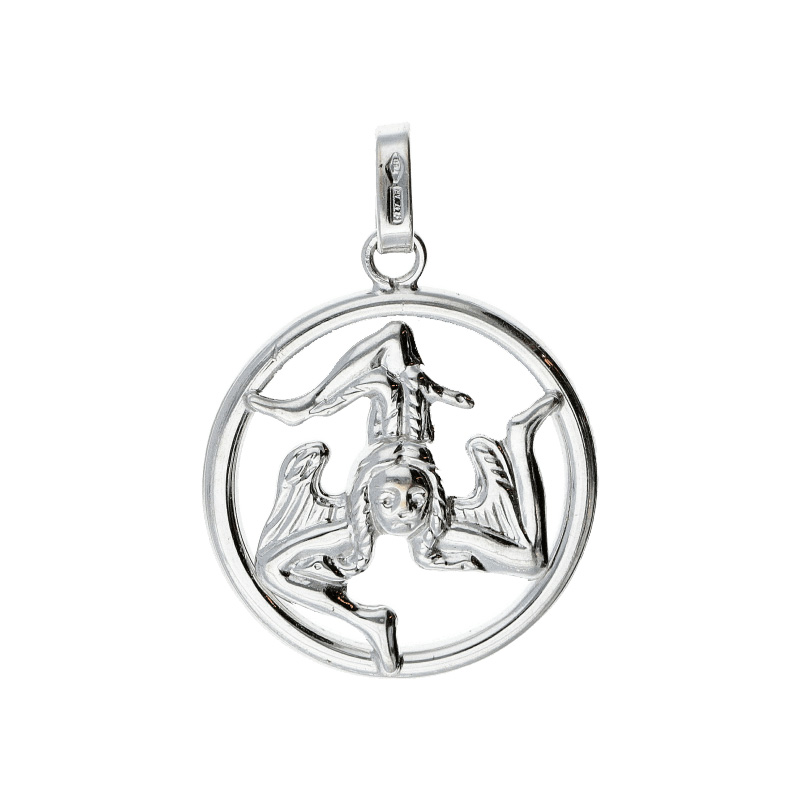 Scopri l'eleganza senza tempo del Ciondolo Trinacria in Oro Bianco 18k, un gioiello di lusso che incarna la raffinatezza e la maestria artigianale.