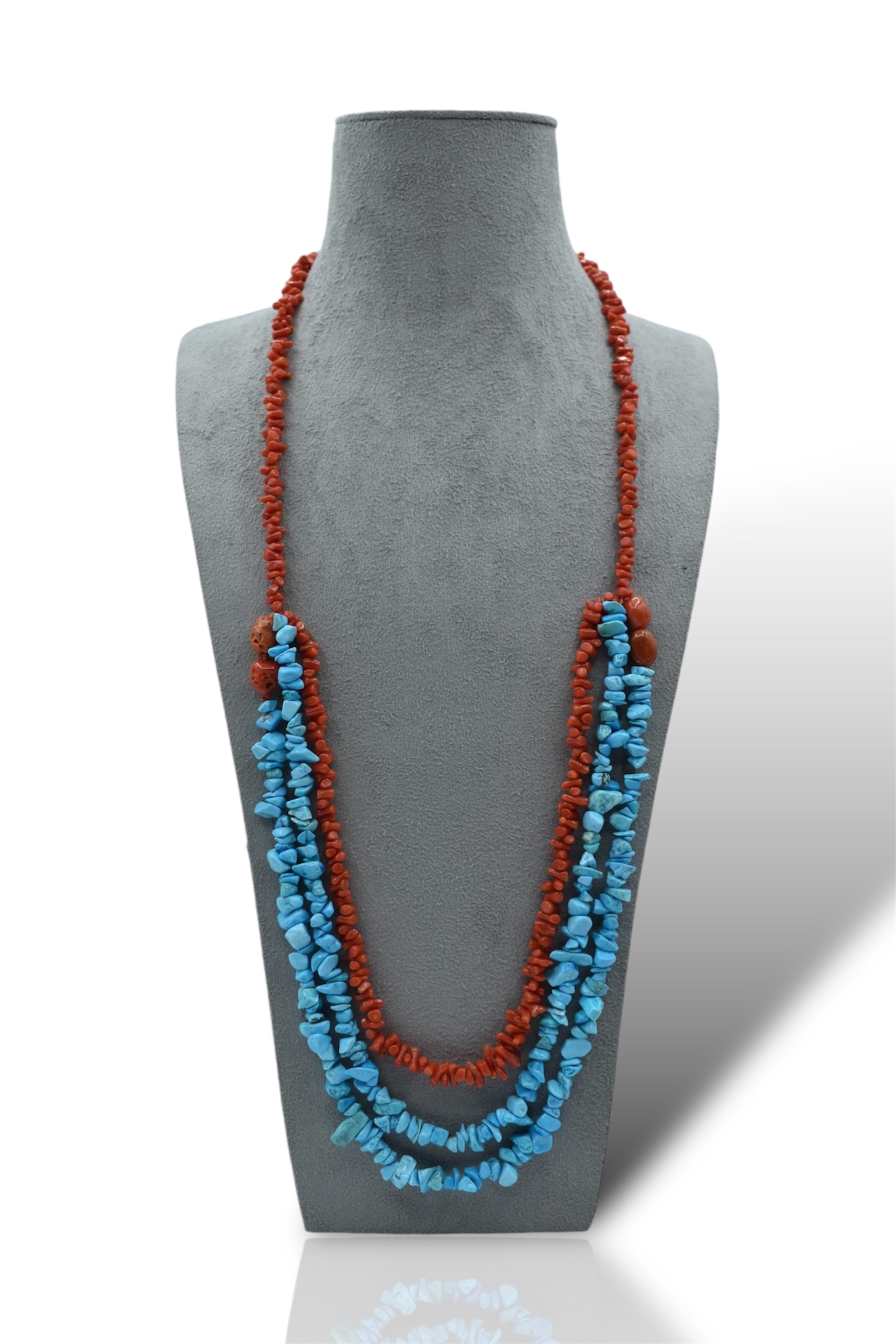 Splendida collana a due fili in Corallo Sciacca e Turchese, un capolavoro di gioielli made in italy, perfetto per un'occasione speciale.