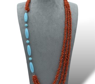 Splendida collana a tre fili in Corallo Sciacca e Turchese, un gioiello made in Italy di Patricia Oro Creations, perfetto per un'occasione speciale.