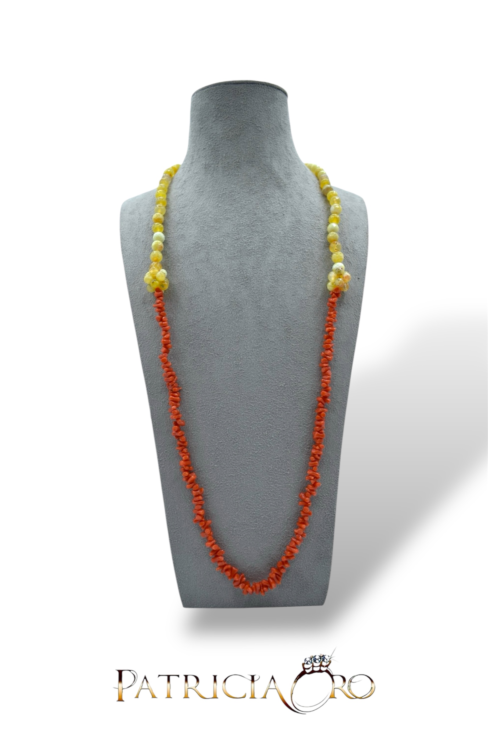 Splendida collana da donna in corallo e agata gialla, un gioiello made in italy di Patricia Oro Creations, perfetto per un'idea regalo preziosa.