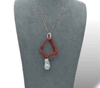 Splendida Collana in Corallo Sciacca Creola con perle e catena in oro 750%, un gioiello made in italy di Patricia Oro Creations, perfetto per un'idea regalo preziosa.