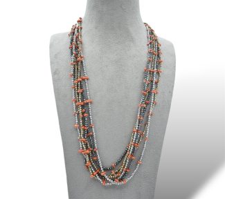 Splendida collana da donna Patricia Oro Creations con corallo e tris di ematite, un gioiello made in italy di alta gioielleria.
