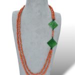 Splendida collana da donna con corallo e giada verde, gioielli made in italy di Patricia Oro Creations, un'idea regalo preziosa.