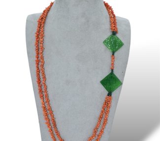 Splendida collana da donna con corallo e giada verde, gioielli made in italy di Patricia Oro Creations, un'idea regalo preziosa.
