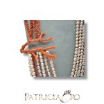 Splendida collana Corallo, Perle e Ramo, un gioiello made in Italy di Patricia Oro Creations, perfetto per un'idea regalo preziosa. (Vista 2)