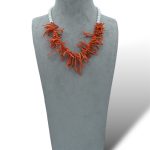 Splendida collana da donna in corallo e perle, un gioiello made in italy di Patricia Oro Creations, perfetto per un'idea regalo preziosa.