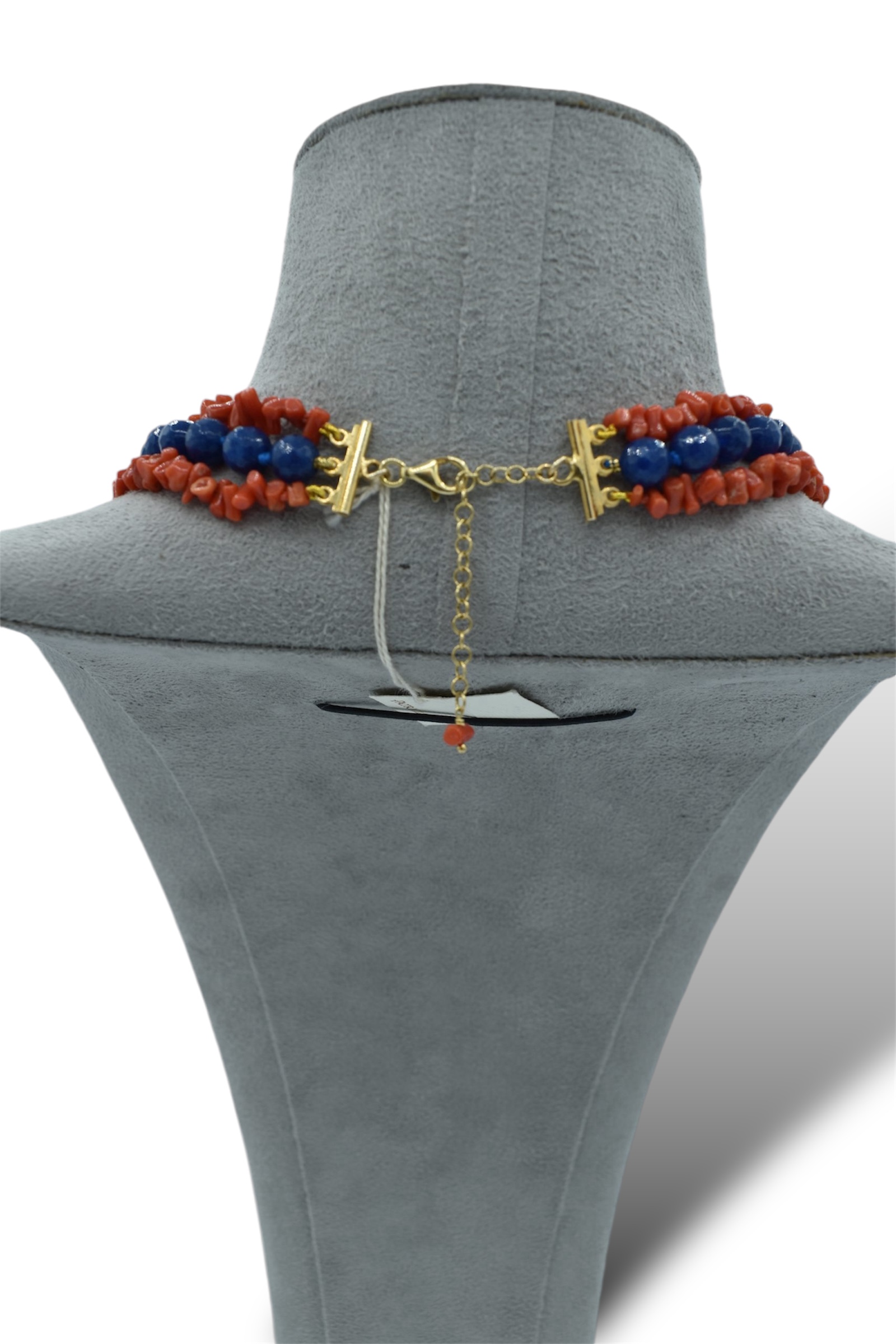 Splendida collana da donna Patricia Oro Creations con corallo e quarzo blu, un gioiello made in italy di alta gioielleria. (Vista 3)