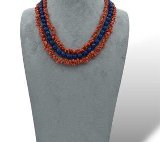 Splendida collana da donna Patricia Oro Creations con corallo e quarzo blu, un gioiello made in italy di alta gioielleria.