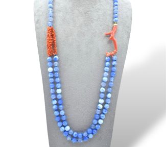 Splendida collana da donna con Corallo Sciacca e Agata Azzurra, un gioiello made in italy di Patricia Oro Creations, perfetto per un'idea regalo preziosa.