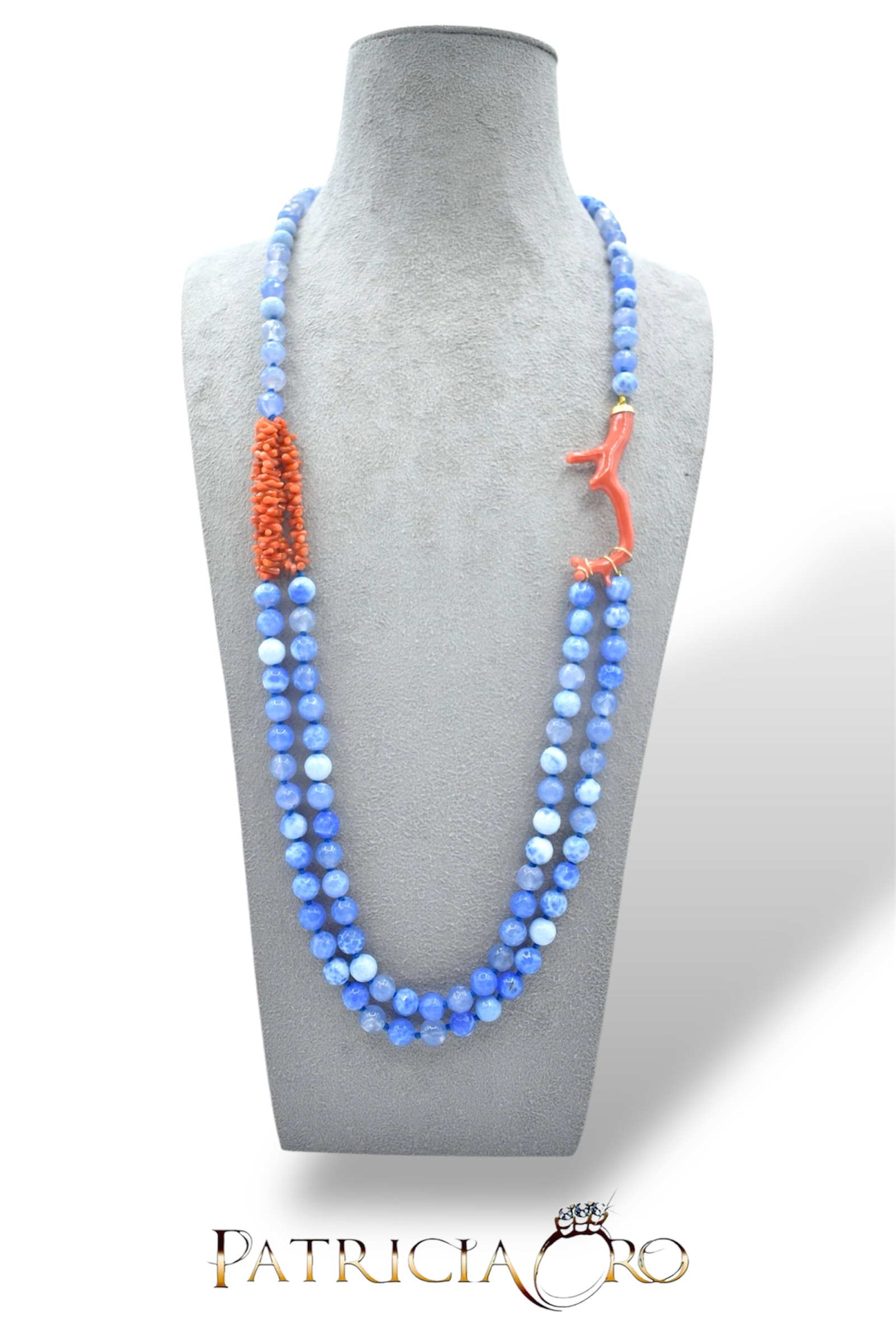 Splendida collana da donna con Corallo Sciacca e Agata Azzurra, un gioiello made in italy di Patricia Oro Creations, perfetto per un'idea regalo preziosa.
