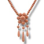 Splendida collana da donna in Corallo Sciacca con bottoni, un gioiello made in italy di Patricia Oro Creations, perfetto per un'idea regalo preziosa. (Vista 2)